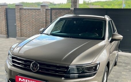 Volkswagen Tiguan II, 2018 год, 2 500 000 рублей, 3 фотография