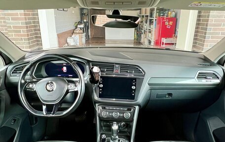 Volkswagen Tiguan II, 2018 год, 2 500 000 рублей, 12 фотография