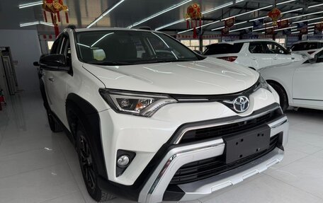 Toyota RAV4, 2016 год, 1 770 000 рублей, 3 фотография