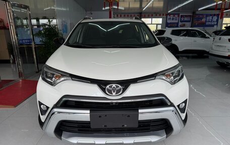 Toyota RAV4, 2016 год, 1 770 000 рублей, 2 фотография