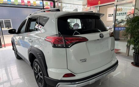 Toyota RAV4, 2016 год, 1 770 000 рублей, 6 фотография