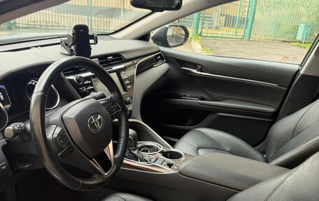 Toyota Camry, 2019 год, 2 750 000 рублей, 15 фотография