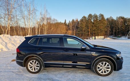 Volkswagen Tiguan II, 2019 год, 3 900 000 рублей, 2 фотография