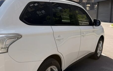 Mitsubishi Outlander III рестайлинг 3, 2012 год, 1 380 000 рублей, 4 фотография