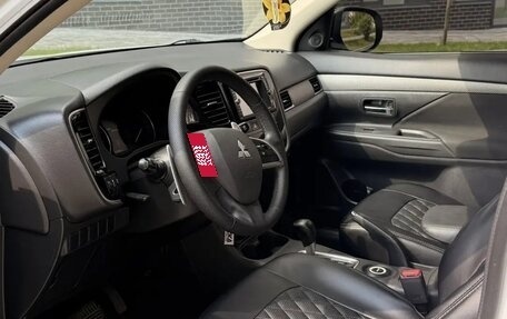 Mitsubishi Outlander III рестайлинг 3, 2012 год, 1 380 000 рублей, 8 фотография
