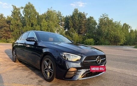 Mercedes-Benz E-Класс, 2022 год, 4 850 000 рублей, 2 фотография