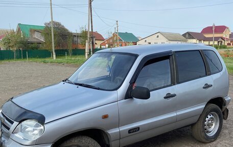 Chevrolet Niva I рестайлинг, 2004 год, 219 000 рублей, 2 фотография