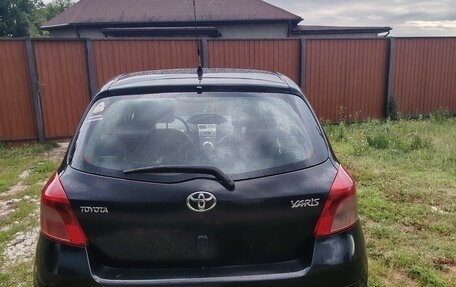 Toyota Yaris III рестайлинг, 2008 год, 465 000 рублей, 3 фотография