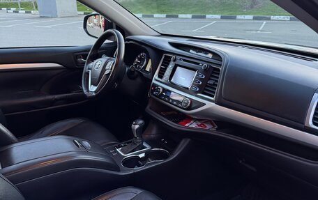 Toyota Highlander III, 2015 год, 3 150 000 рублей, 7 фотография