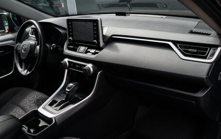 Toyota RAV4, 2021 год, 3 650 000 рублей, 8 фотография