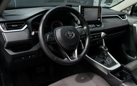 Toyota RAV4, 2021 год, 3 650 000 рублей, 13 фотография