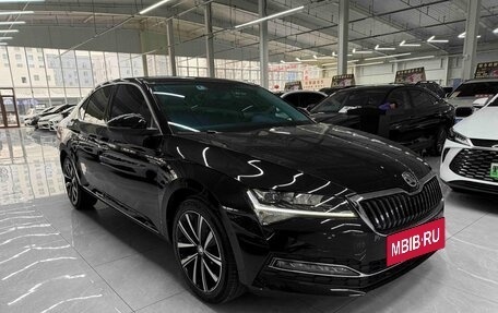 Skoda Superb III рестайлинг, 2023 год, 1 590 000 рублей, 3 фотография
