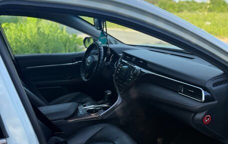 Toyota Camry, 2019 год, 2 650 000 рублей, 2 фотография