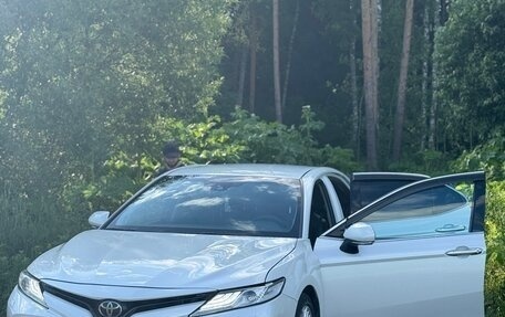 Toyota Camry, 2019 год, 2 650 000 рублей, 4 фотография