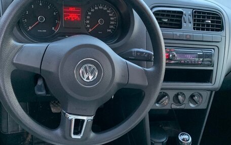 Volkswagen Polo VI (EU Market), 2012 год, 900 000 рублей, 10 фотография