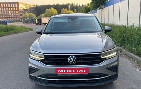 Volkswagen Tiguan II, 2021 год, 2 550 000 рублей, 2 фотография