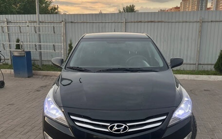 Hyundai Solaris II рестайлинг, 2015 год, 850 000 рублей, 3 фотография