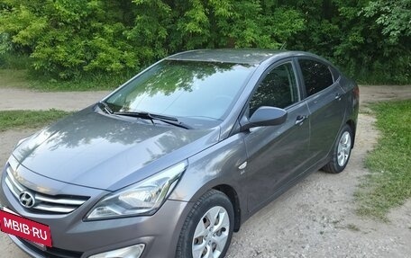 Hyundai Solaris II рестайлинг, 2015 год, 900 000 рублей, 2 фотография