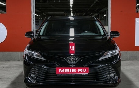 Toyota Camry, 2019 год, 3 049 000 рублей, 2 фотография