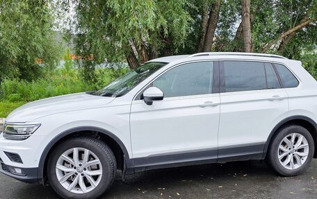 Volkswagen Tiguan II, 2019 год, 2 380 000 рублей, 2 фотография