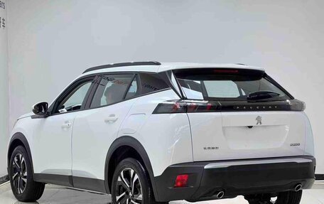 Peugeot 2008 II, 2023 год, 1 190 000 рублей, 4 фотография