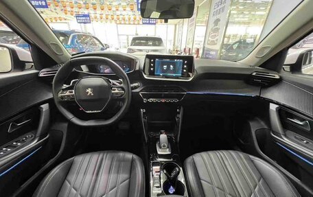 Peugeot 2008 II, 2023 год, 1 190 000 рублей, 8 фотография