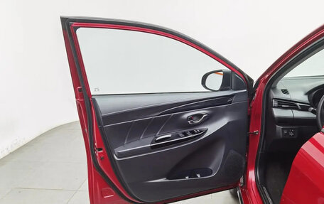 Toyota Yaris XP150 рестайлинг, 2022 год, 1 019 000 рублей, 8 фотография