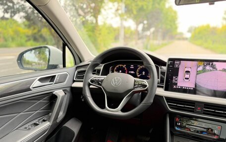 Volkswagen Tiguan II, 2023 год, 1 860 000 рублей, 13 фотография