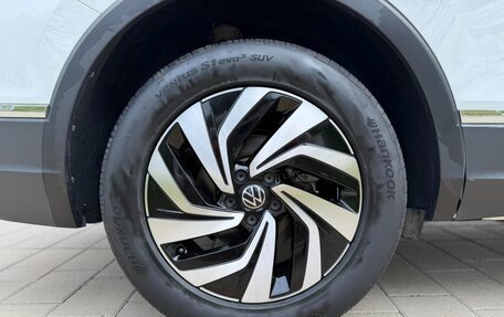 Volkswagen Tiguan II, 2023 год, 1 860 000 рублей, 23 фотография