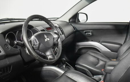 Mitsubishi Outlander III рестайлинг 3, 2011 год, 929 000 рублей, 10 фотография