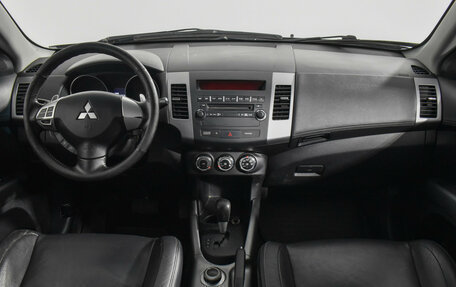Mitsubishi Outlander III рестайлинг 3, 2011 год, 929 000 рублей, 14 фотография