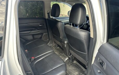 Mitsubishi Outlander III рестайлинг 3, 2014 год, 1 370 000 рублей, 10 фотография