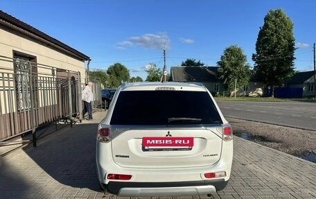 Mitsubishi Outlander III рестайлинг 3, 2014 год, 1 370 000 рублей, 5 фотография