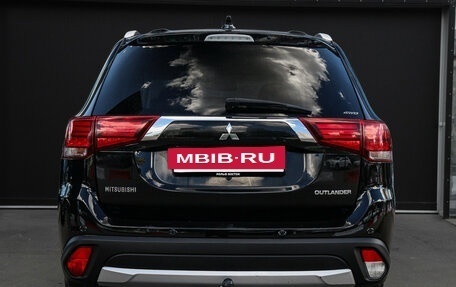 Mitsubishi Outlander III рестайлинг 3, 2018 год, 2 200 000 рублей, 5 фотография