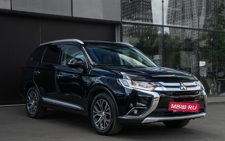 Mitsubishi Outlander III рестайлинг 3, 2018 год, 2 200 000 рублей, 3 фотография