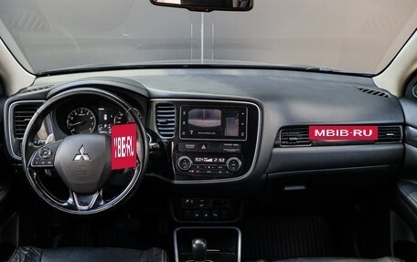 Mitsubishi Outlander III рестайлинг 3, 2018 год, 2 200 000 рублей, 10 фотография