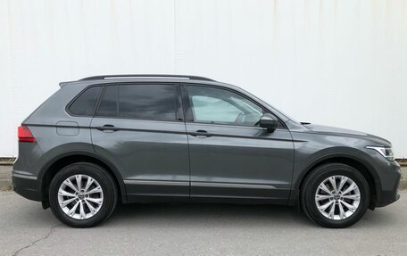Volkswagen Tiguan II, 2022 год, 3 155 000 рублей, 6 фотография