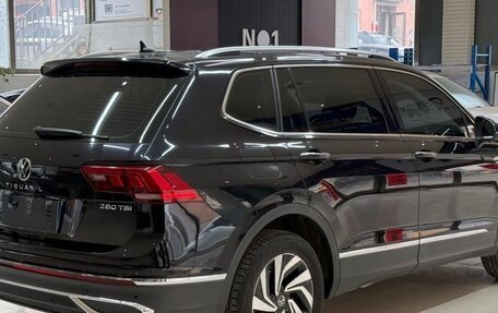 Volkswagen Tiguan II, 2022 год, 2 700 000 рублей, 4 фотография