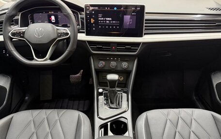 Volkswagen Tiguan II, 2022 год, 2 700 000 рублей, 8 фотография