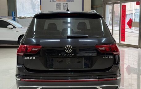 Volkswagen Tiguan II, 2022 год, 2 700 000 рублей, 5 фотография