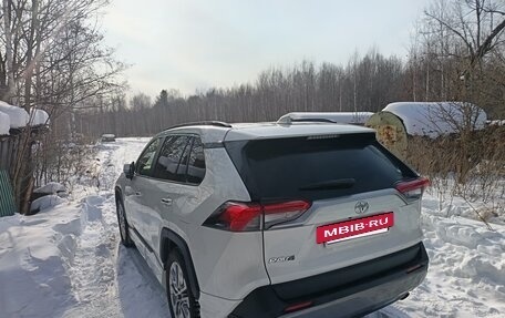 Toyota RAV4, 2019 год, 3 400 000 рублей, 10 фотография
