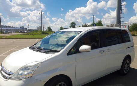 Toyota ISis I, 2010 год, 1 280 000 рублей, 2 фотография