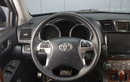 Toyota Highlander III, 2011 год, 1 908 000 рублей, 12 фотография