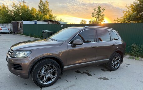 Volkswagen Touareg III, 2011 год, 1 460 000 рублей, 1 фотография