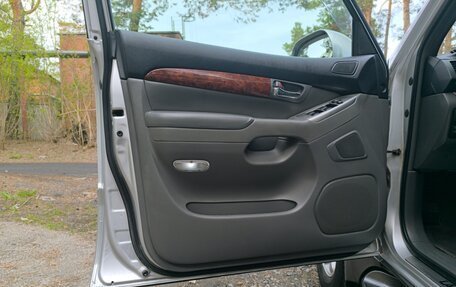 Toyota Land Cruiser Prado 120 рестайлинг, 2006 год, 1 970 000 рублей, 15 фотография
