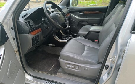 Toyota Land Cruiser Prado 120 рестайлинг, 2006 год, 1 970 000 рублей, 16 фотография