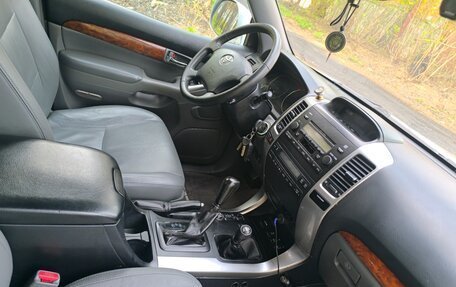 Toyota Land Cruiser Prado 120 рестайлинг, 2006 год, 1 970 000 рублей, 33 фотография