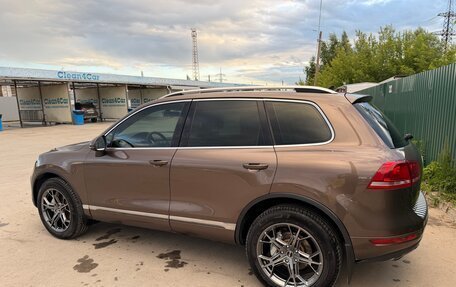 Volkswagen Touareg III, 2011 год, 1 460 000 рублей, 14 фотография