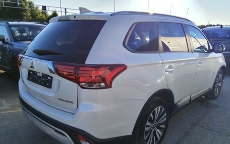 Mitsubishi Outlander III рестайлинг 3, 2018 год, 1 833 000 рублей, 3 фотография