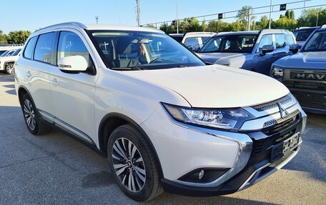 Mitsubishi Outlander III рестайлинг 3, 2018 год, 1 833 000 рублей, 4 фотография